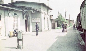 Dworzec Ciepłowody, 1983. Fot. J. Szeliga. Numer inwentarzowy: Neg. 2288.